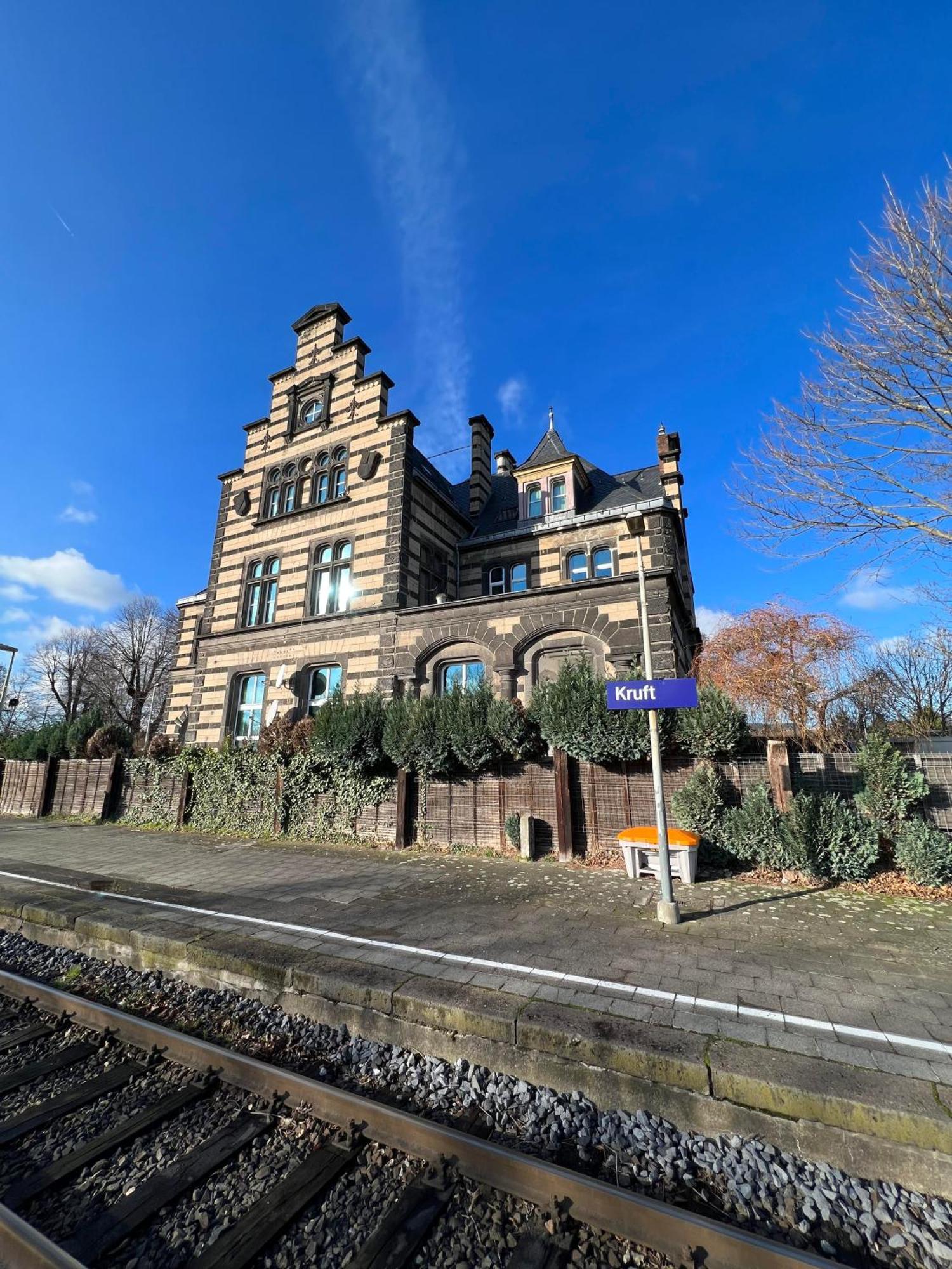 Bahnhofsromantik Trifft Luxus - Alter Bahnhof Von Kruft Экстерьер фото